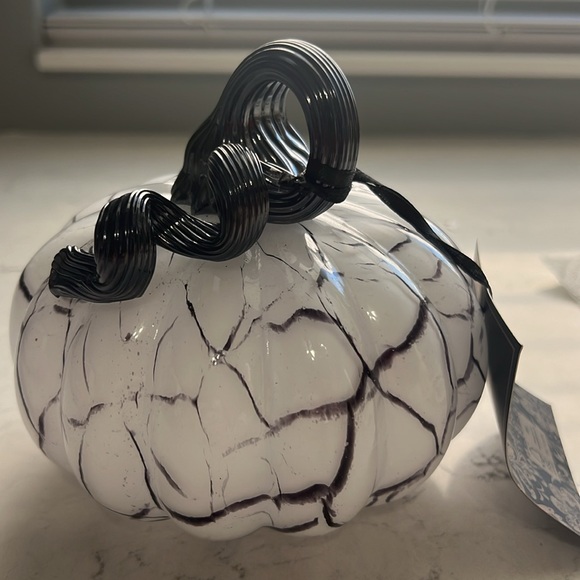 Christian Siriano White and Black Glass Pumpkin Decoration - New with Tags - Picture 2 of 3